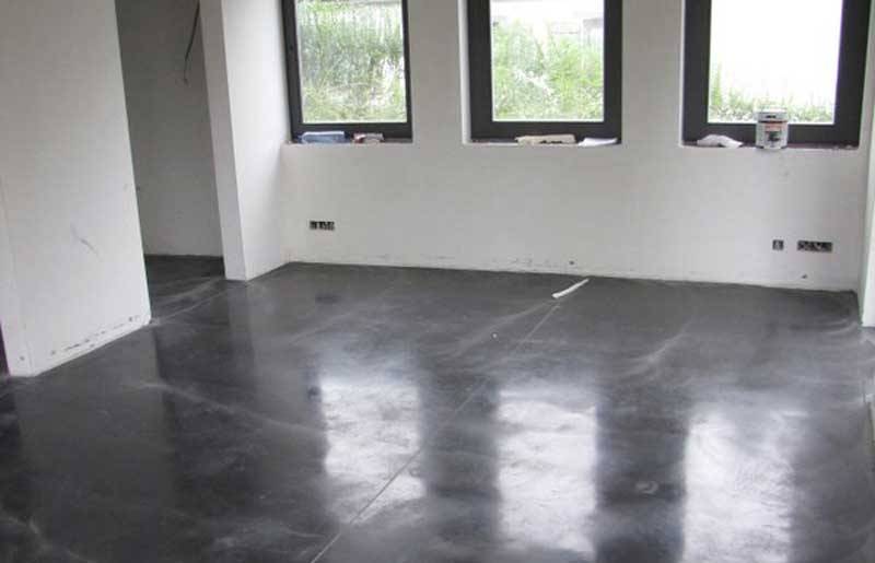 Appliquer un revêtement de sol époxy sur une couche précédente